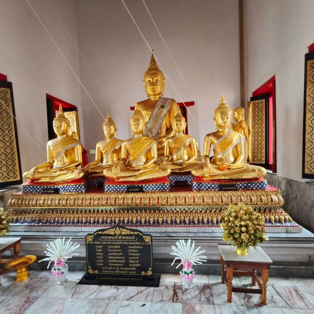 มาทำบุญสรงน้ำขอพร ที่วัดหนังราชวรวิหาร  เขตจอมทอง