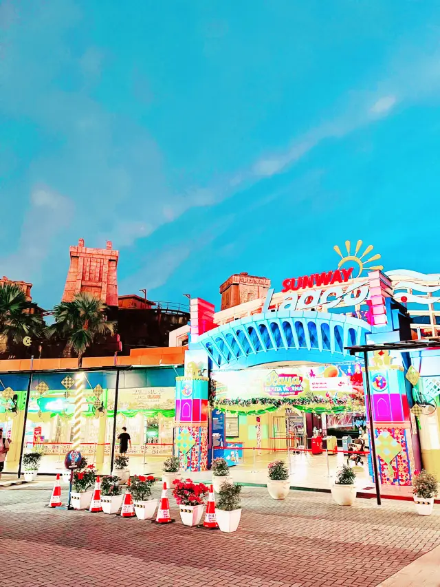 “Sunway Lagoon: Kuala Lumpur’s Thrill-Seeker Paradise”