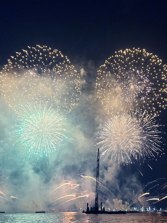 【横浜🚢みなとみらい】迫力が凄い🎇二万発の花火が25分間上がる‼️