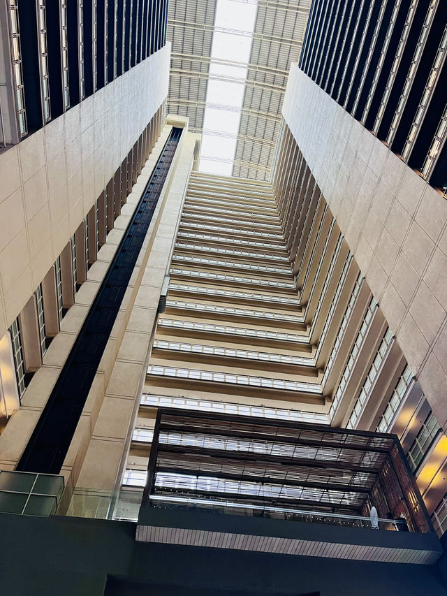 “Urban Luxury Awaits: Experience Comfort at Hotel Maya Kuala Lumpur”