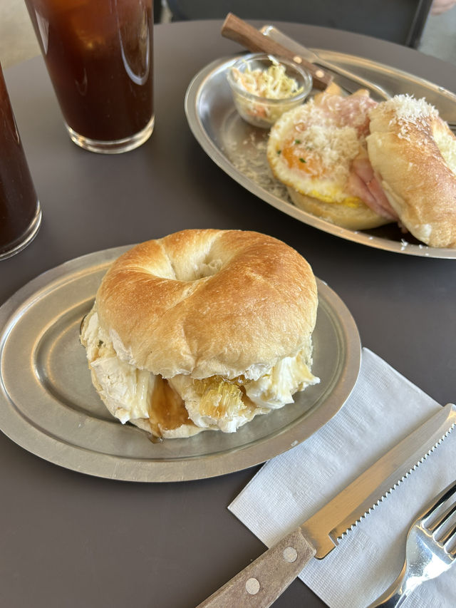 【韓国/梨泰院】朝8時open❣️ハチミツ&チーズが絶品なベーグルcafe🥯