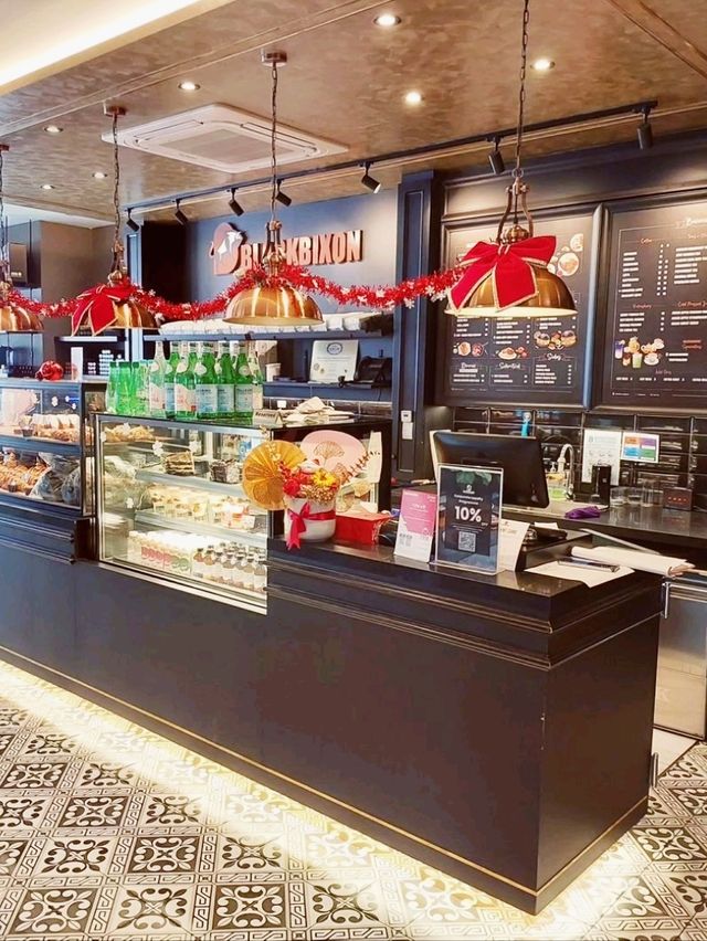 Black bixon cafe
