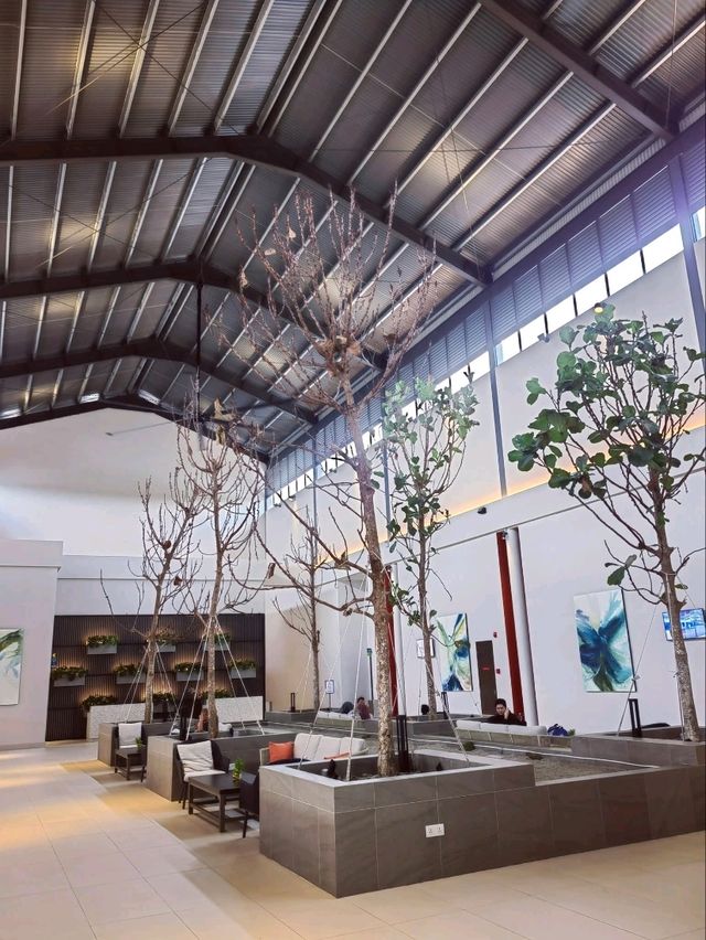 "Smart Stays, Smooth Transfers – Your Budget Gateway Near KLIA"