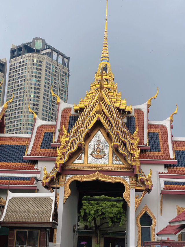 รีวิววัดยานนาวา: วันฝนพรำกับใจที่อยากสงบ 🙏🏻✨