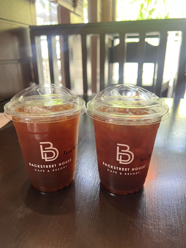 Backstreet Cafe Pattaya คาเฟ่ลับพัทยา