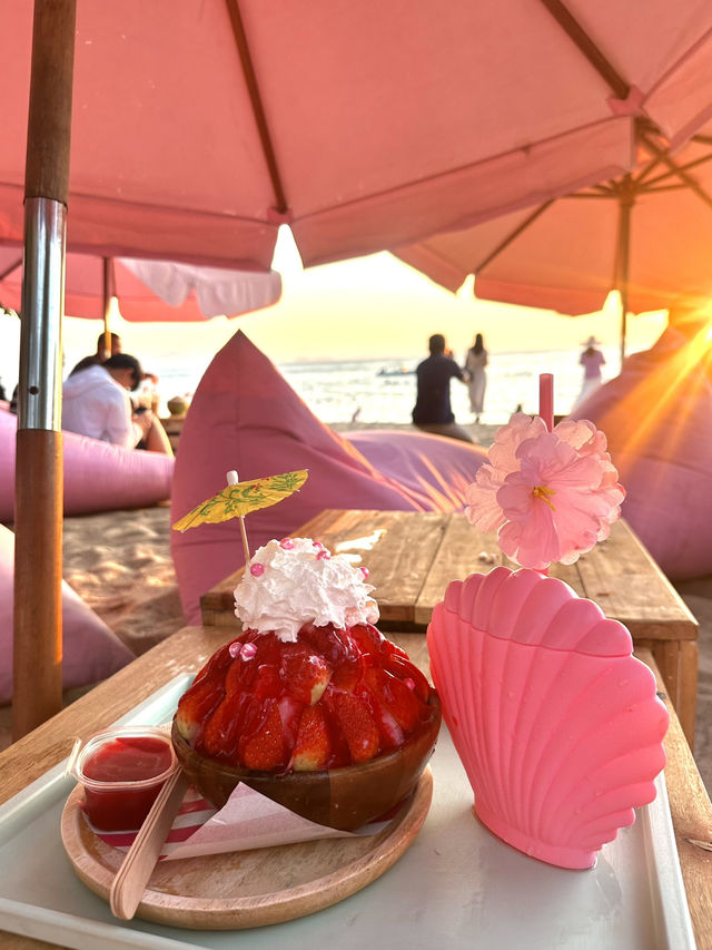 パタヤ🇹🇭絶対に行って欲しい！ピンクに囲まれた絶景ビーチカフェ🎀