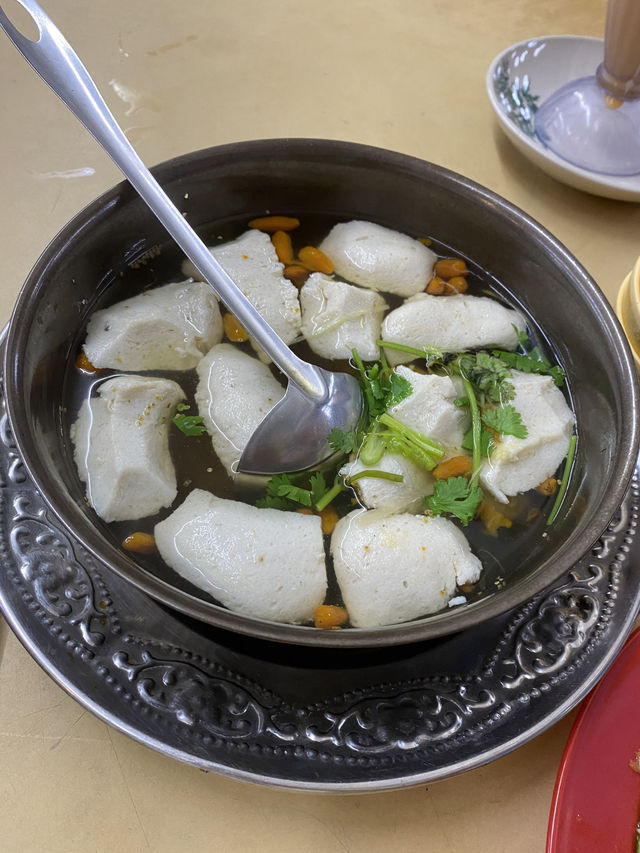 Locals’ fav seafood restaurant 