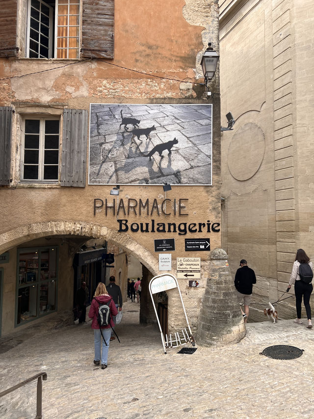 Gordes หมู่บ้านบนยอดเขาที่สวยที่สุดในฝรั่งเศส