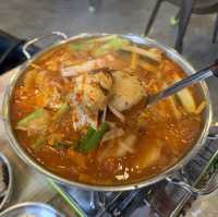 수원에서만 먹을 수 있는 매운 꽃게무침, 짱돌네!