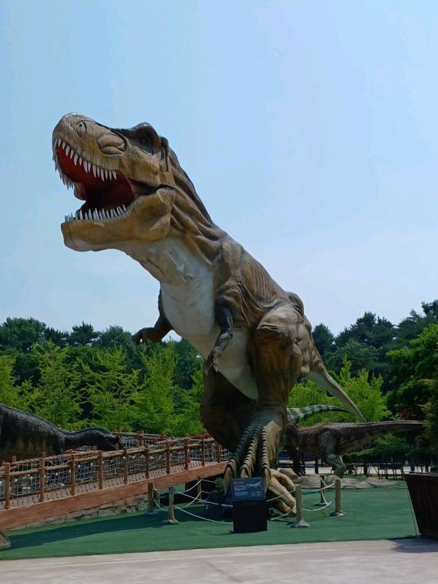 공룡과 자연이 함께하는 신나는 나들이