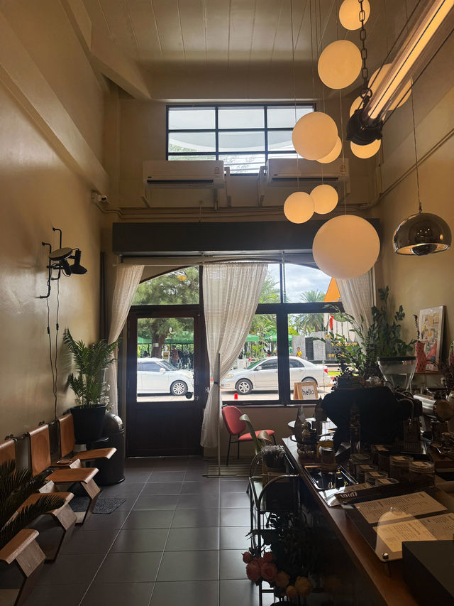คาเฟ่เปิดใหม่ริมทะเล ย่านบางพระ