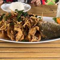ร้านอาหารอีสานรสเด็ด เลอบัวเด้อ