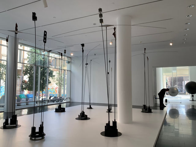 🎨🛹 Barcelona's Modern Art Scene: A Fresh Perspective!