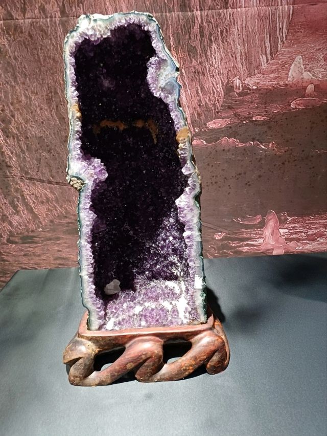 연인과 함께하는 조용한 예술 산책