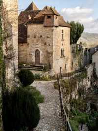 🇫🇷 法国中世纪小城｜Saint-Cirq-Lapopie 聖西爾拉波皮：懸崖上的詩意村落
