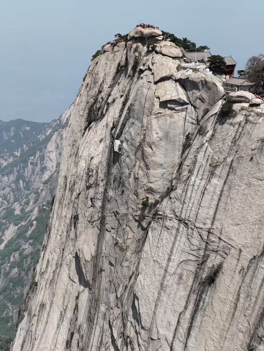 🌄【華山一日遊｜西安必去景點】驚艷心靈的壯麗險山之旅！💫