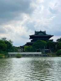 SUP & Serenity: Paddleboarding at Haizhu Lake Park
