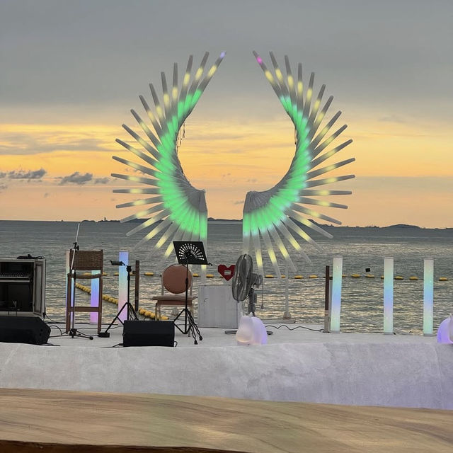 Blue Dragon Cafe and Beach Club