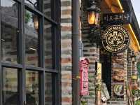 Nostalgic Alleys & Cafe Vibes – Ikseon‑dong Hanok Village