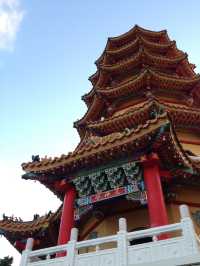 【龍虎塔／Dragon and Tiger Pagodas｜台湾“龍の口から入って、虎の口から出る⁉️ 開運スポット”】