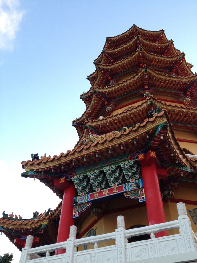 【龍虎塔／Dragon and Tiger Pagodas｜台湾“龍の口から入って、虎の口から出る⁉️ 開運スポット”】
