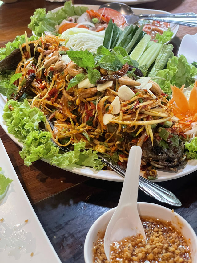 ใครมาปราจีนอยากให้ลองไปทานอาหารร้านนี้ อร่อย