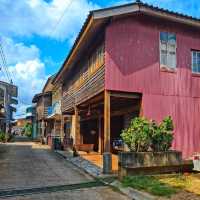 ชมวิวที่ประตูมหาสมุทรในหมู่บ้านไม้เคี่ยมโบราณ