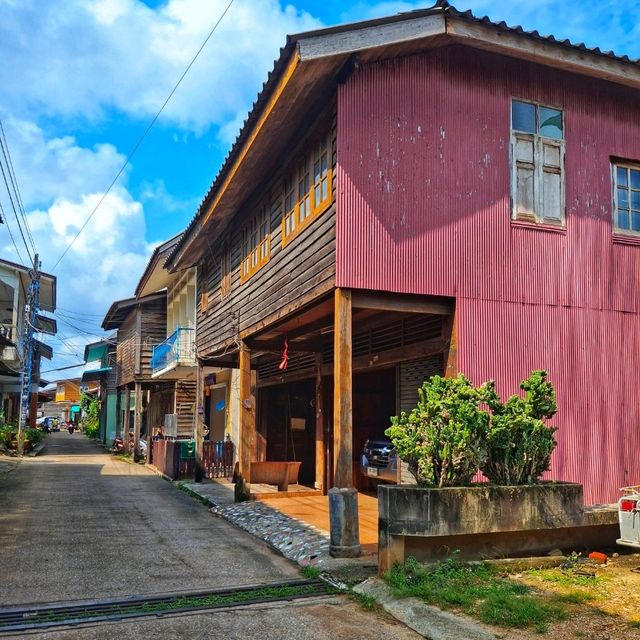 ชมวิวที่ประตูมหาสมุทรในหมู่บ้านไม้เคี่ยมโบราณ