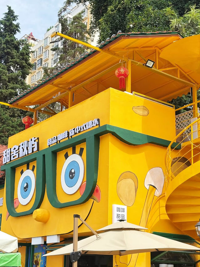 🌤️Sunny Day in Kunming – Vintage Charm Meets Hipster Vibes!