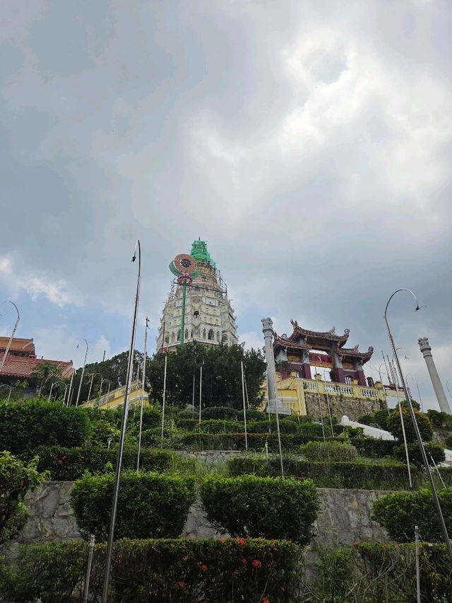 📍Kek Lok Si Temple – สายบุญ สายชิล ต้องมา!