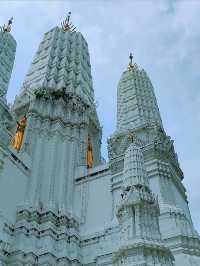 ชมความงดงามของพระปรางค์ที่วัดมหาธาตุวรวิหารกันนะ