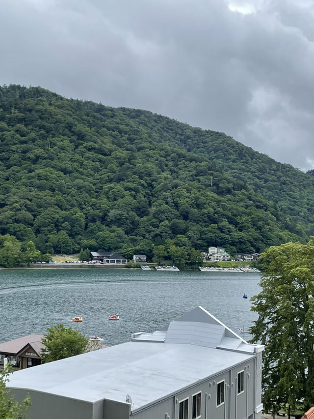 【日光】 美しい湖畔の景色が広がる人気観光スポット