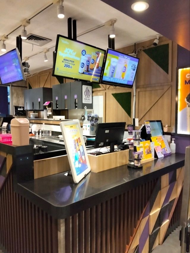 Sipping Summer: Free-Alcohol Spritzes and Mango Bubble Fun