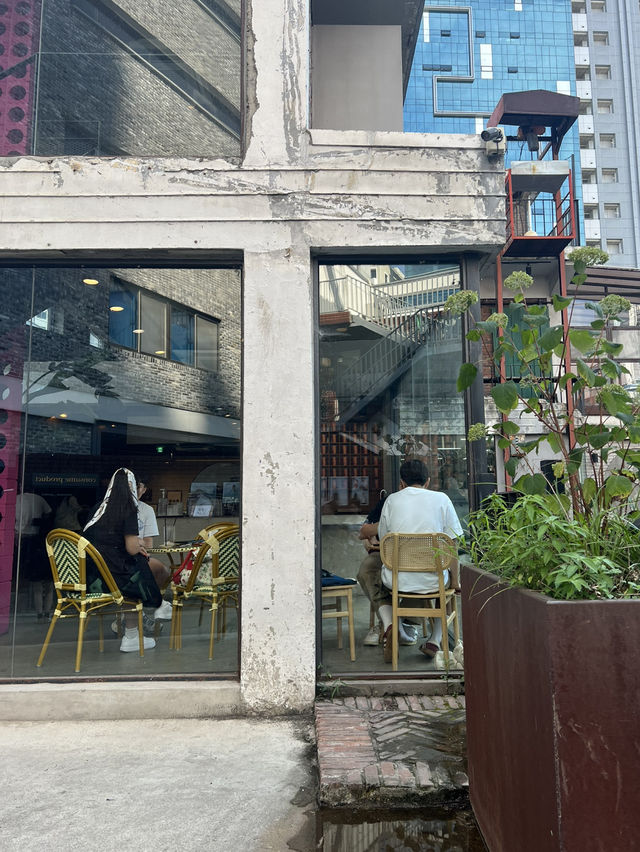 성수동 카페거리에는 다양함이 있어요