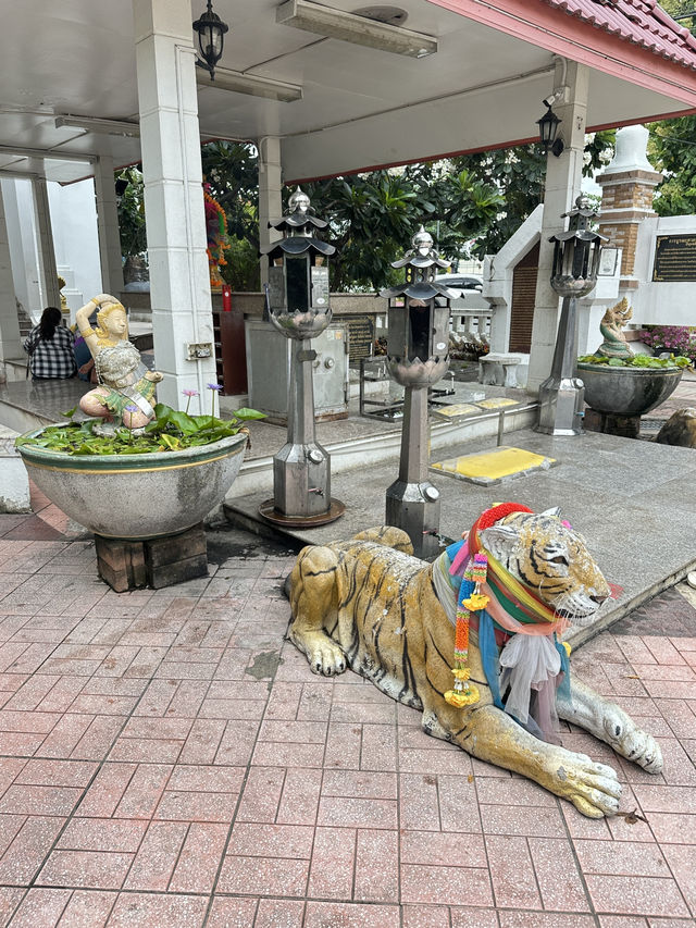 ไหว้สักการะ •ศาลหลักเมืองจังหวัดมหาสารคาม•