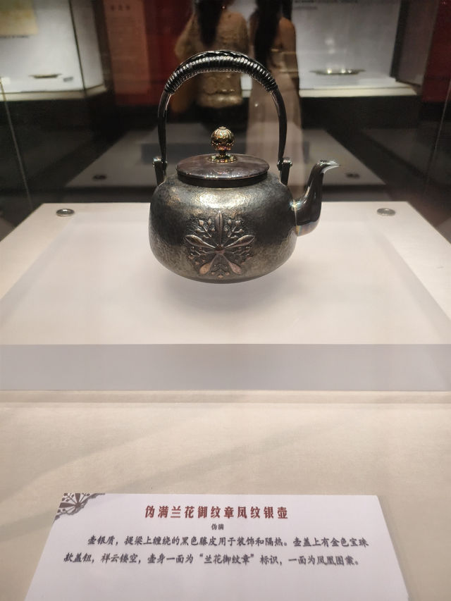專屬溥儀的蘭花御紋章一長春偽滿皇宮博物院