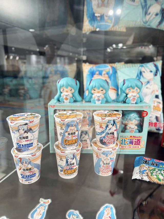 🤩放假好去處「合味道紀念館香港」🥢🍜「出前一丁 x 初音未來」🩵