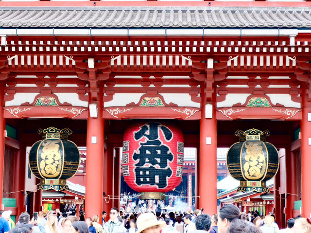 วัดเซ็นโซจิ (Sensoji Temple)  วัดเซ็นโซจิ (Sensoji Temple)