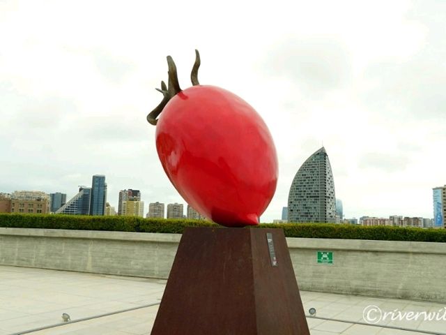 【アゼルバイジャン】バクーの象徴的建物「ヘイダル・アリエフ・センター」