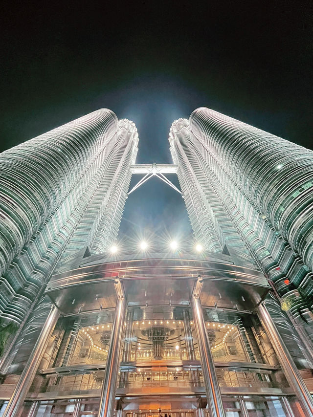 Petronas Twin Towers: Majestic Icon of Modern Architecture