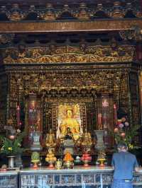 ขอความรักที่ วัดหลงซาน (Longshan Temple)