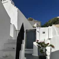 🌅 Oia, Santorini – Sunset Dreams on the Cliffside