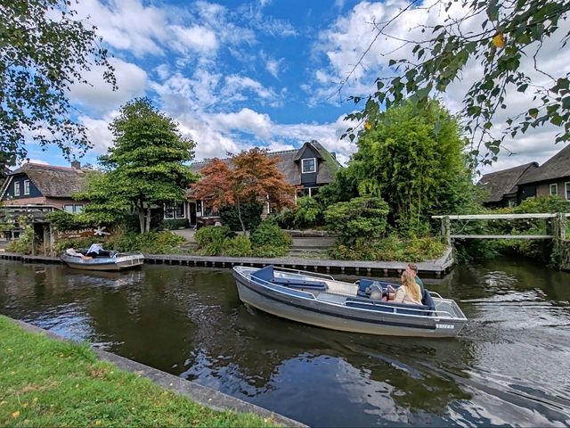 Giethoorn: A Unique Boating Experience