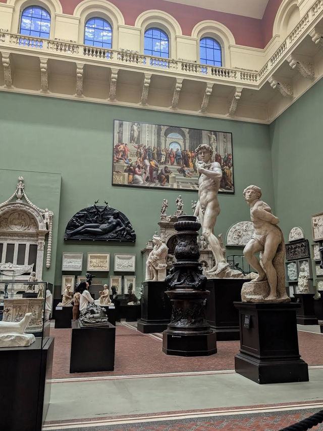 🎨🏛️ Design, Art & Craft at The Victoria and Albert Museum (V&A) 🌿✨ 