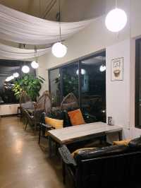 늦가을 저녁 조용한 카페에서🔮