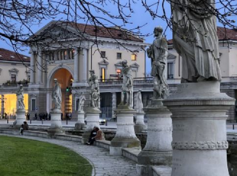 Prato della Valle, Padua – A Square Shaped by Water 💧🌿