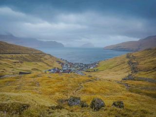 【 Faroe Islands · Bird's-Eye View 】"Only when you take a few steps back do you realize the true soul of Kvívík lies hidden within this soothing V-shaped valley."
