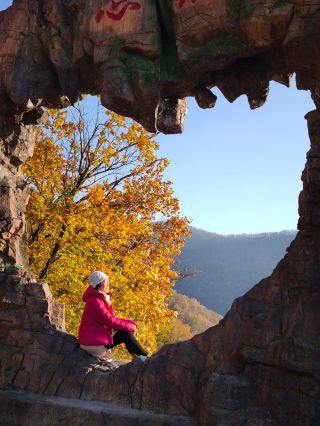 Enjoying the autumn leaves in Benxi