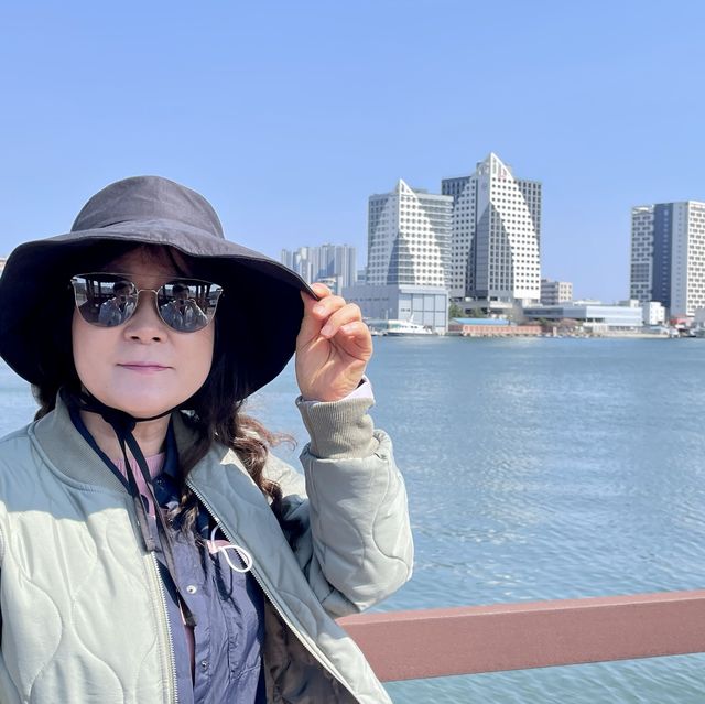 청초호 한가운데에 떠있는 정자
