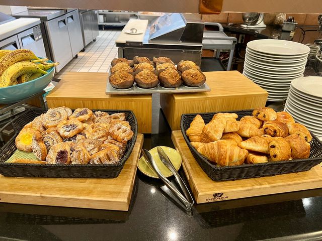 🏨 Urban Comfort in Toronto: DoubleTree